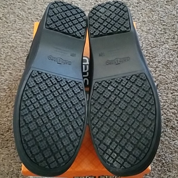 Safety Slip-Resistant Clogs - Picture 2 of 3